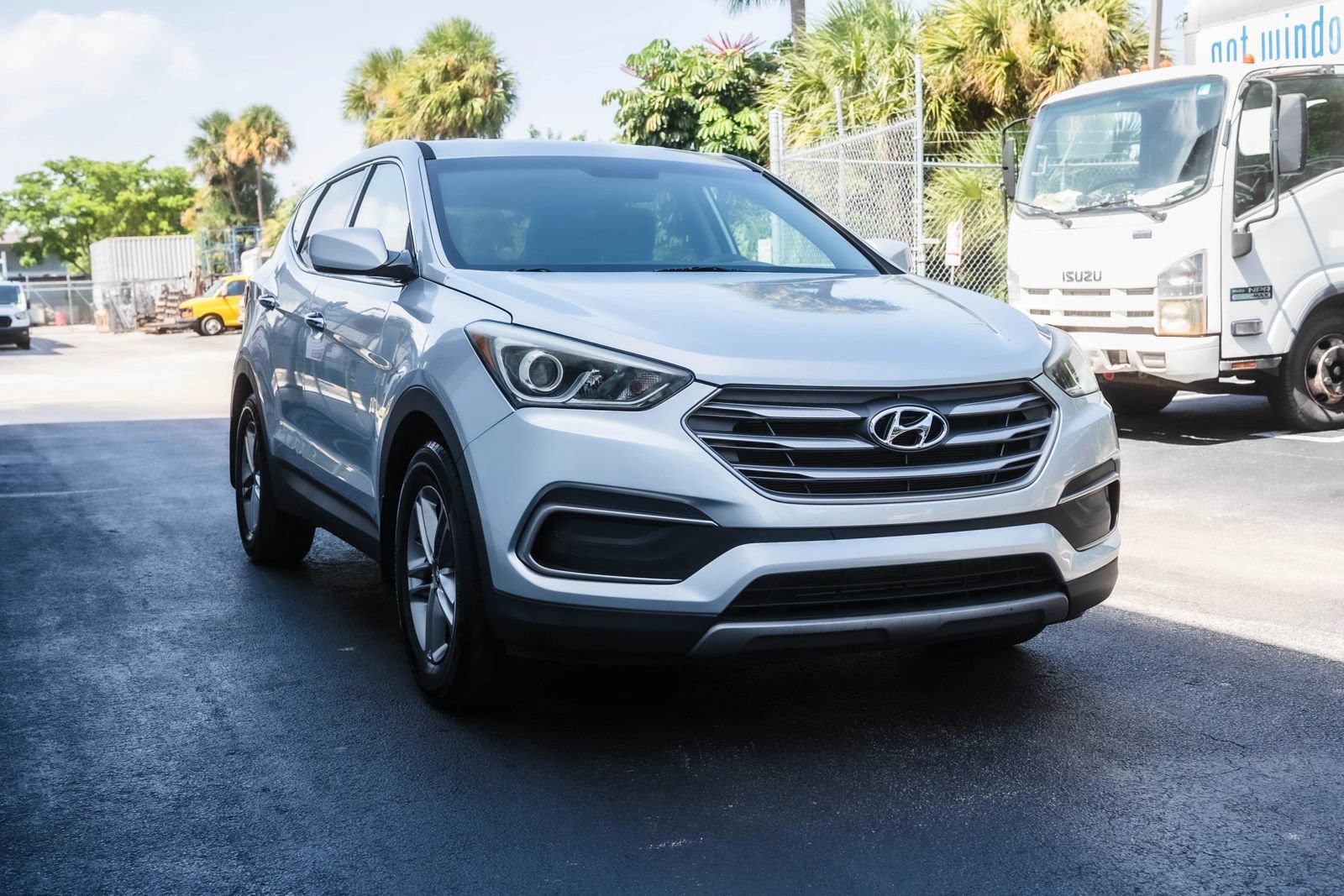 Used 2018 Hyundai Santa Fe Sport w/ Cargo Package FWD image 4