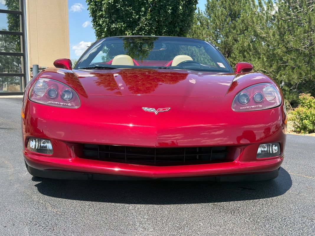 Used 2006 Chevrolet Corvette Convertible w/ Preferred Equipment Group RWD image 28