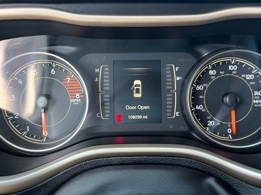 Used 2018 Jeep Cherokee Latitude w/ Altitude Package image 19