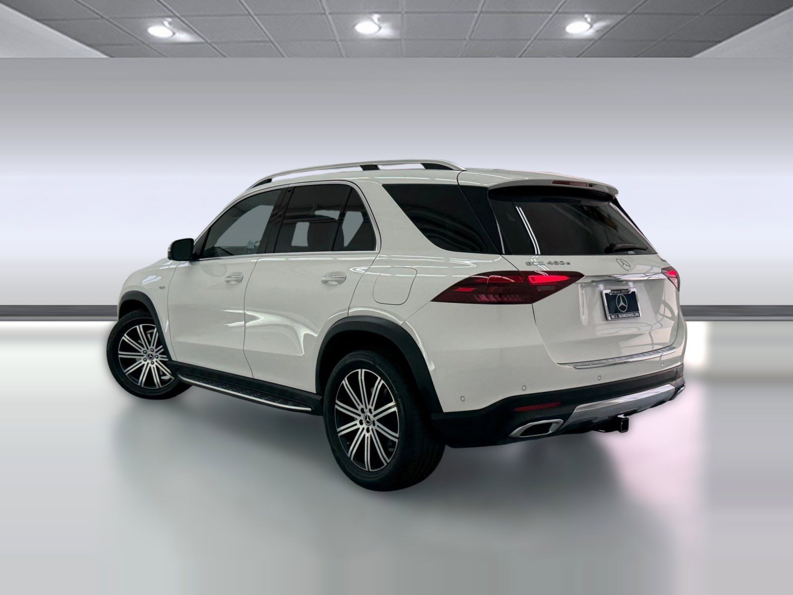 Used 2025 Mercedes-Benz GLE 450e 4MATIC w/ Winter Package image 3
