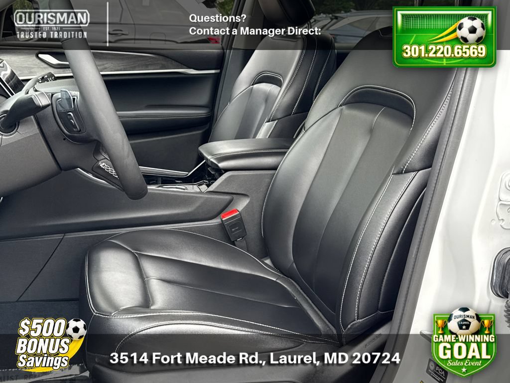Used 2023 Jeep Grand Cherokee Limited AWD/4WD image 6