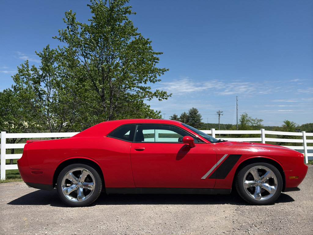 Used 2013 Dodge Challenger R/T RWD image 2