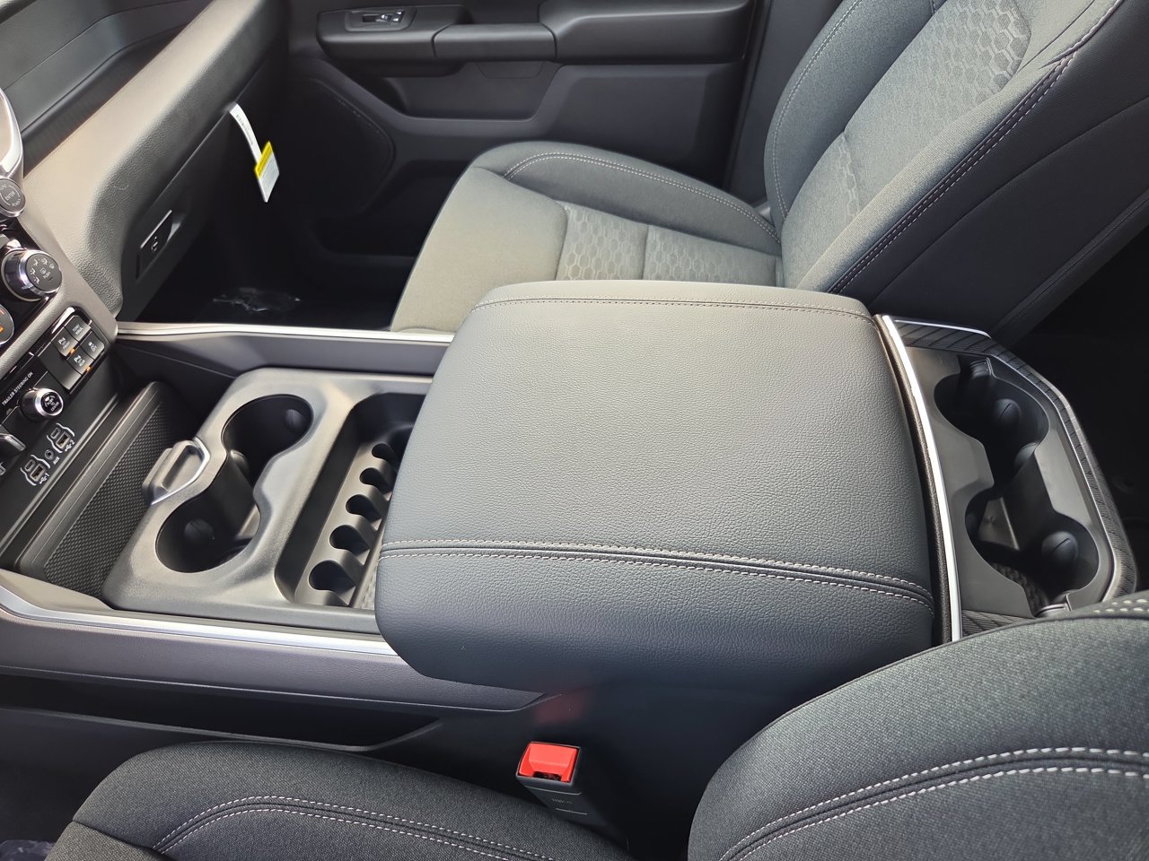 New 2026 RAM 1500 Express AWD/4WD image 31