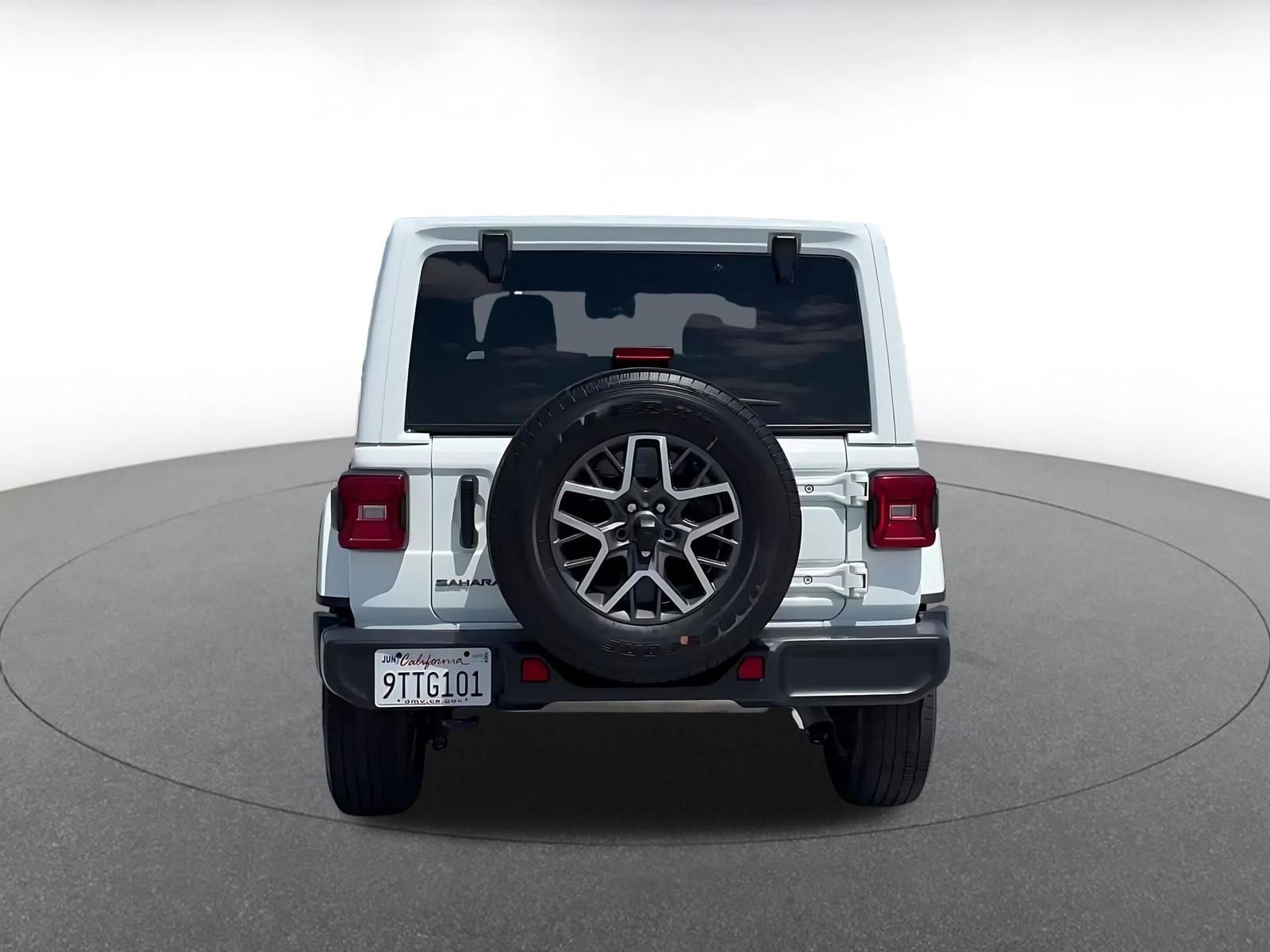 Used 2025 Jeep Wrangler Unlimited Sahara AWD/4WD image 12