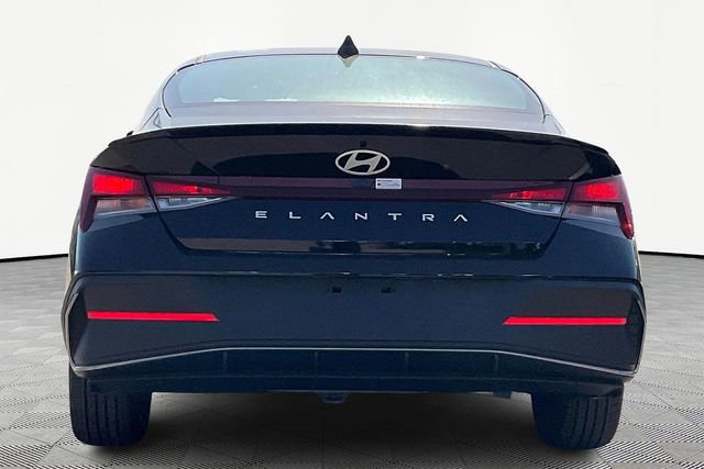 Certified 2025 Hyundai Elantra Sport image 4