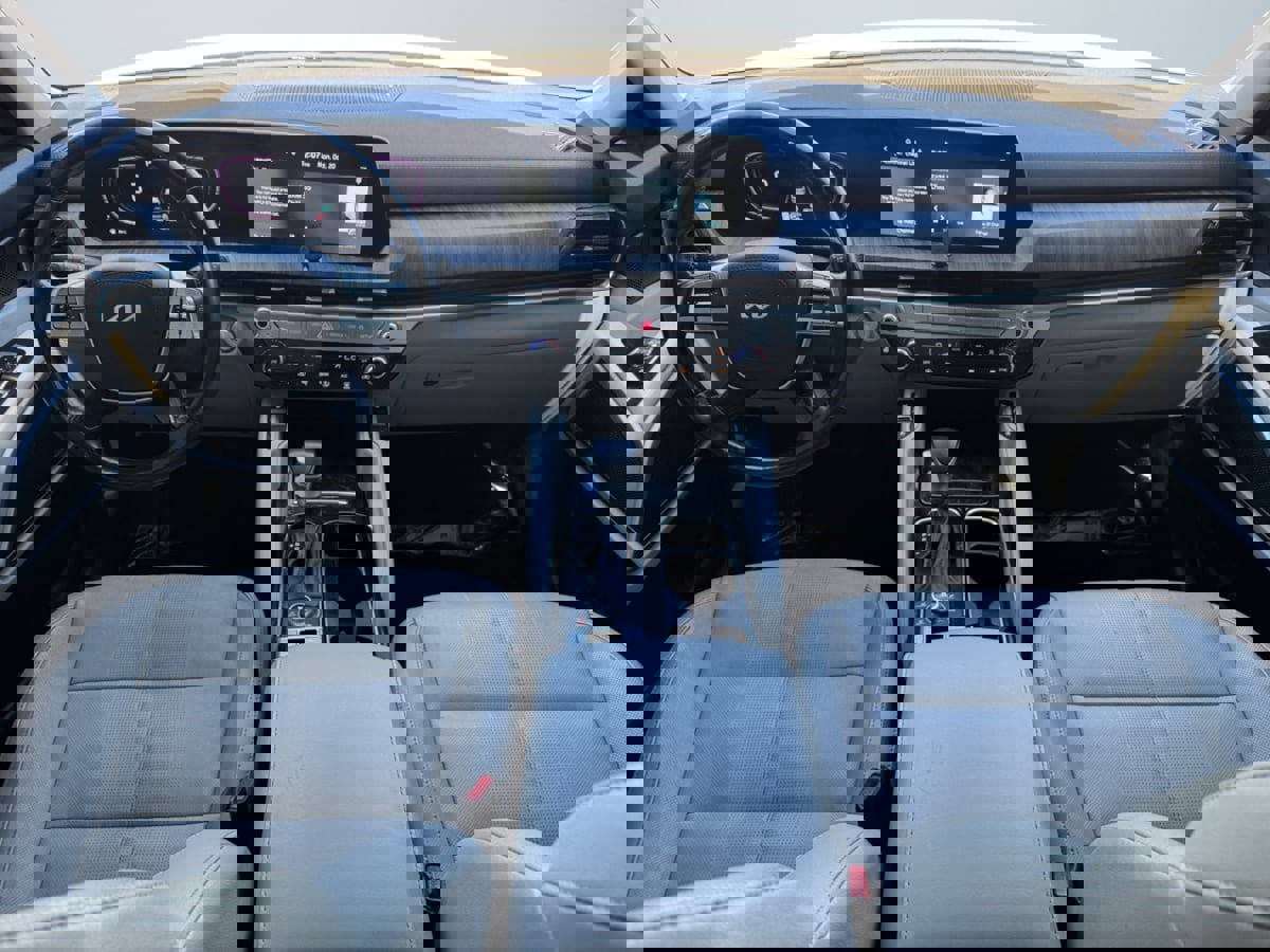 Used 2024 Kia Telluride EX w/ EX Captain's Chair Package image 10