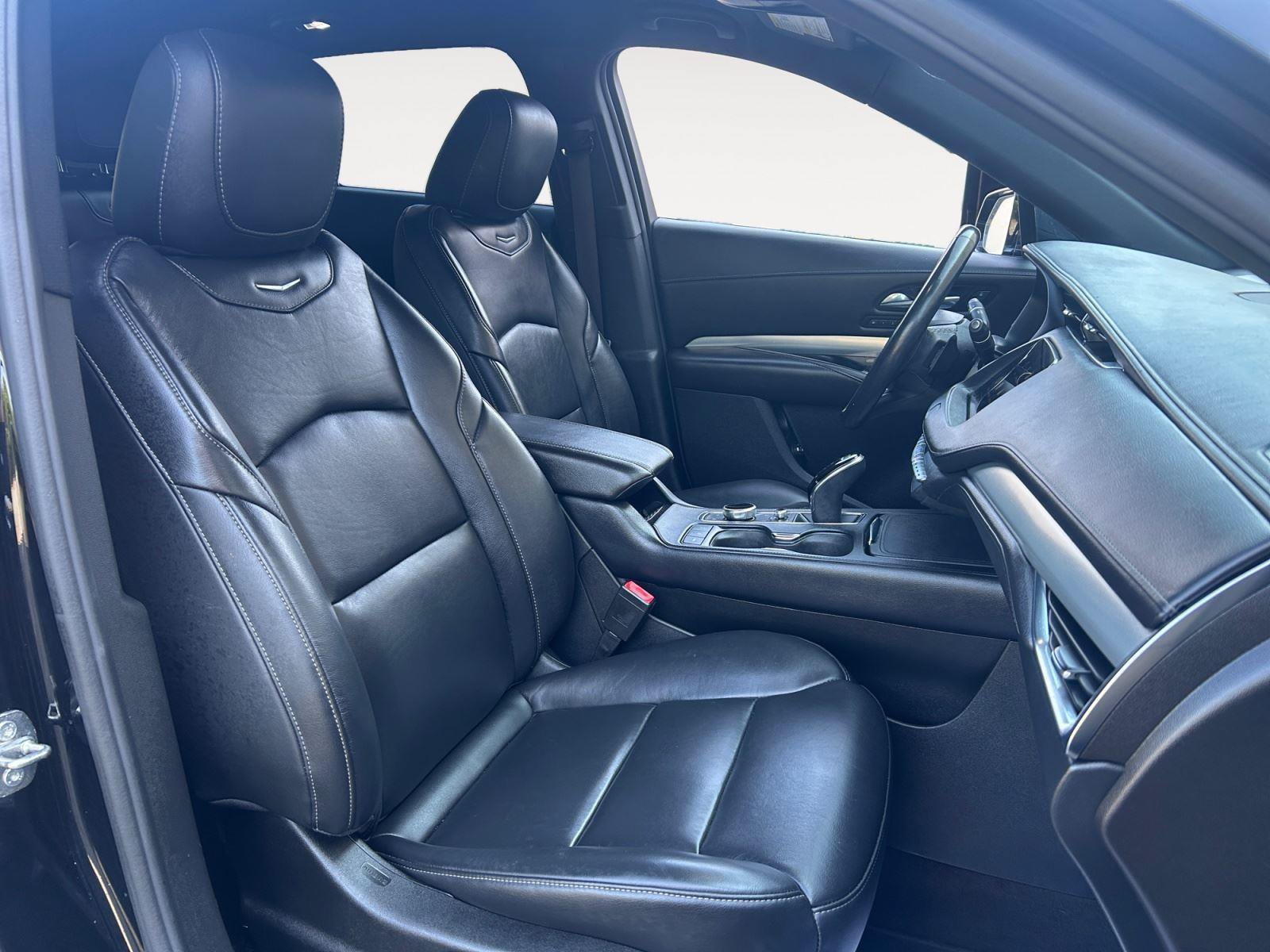 Used 2022 Cadillac XT4 Premium Luxury w/ Safety Alert Package FWD image 15