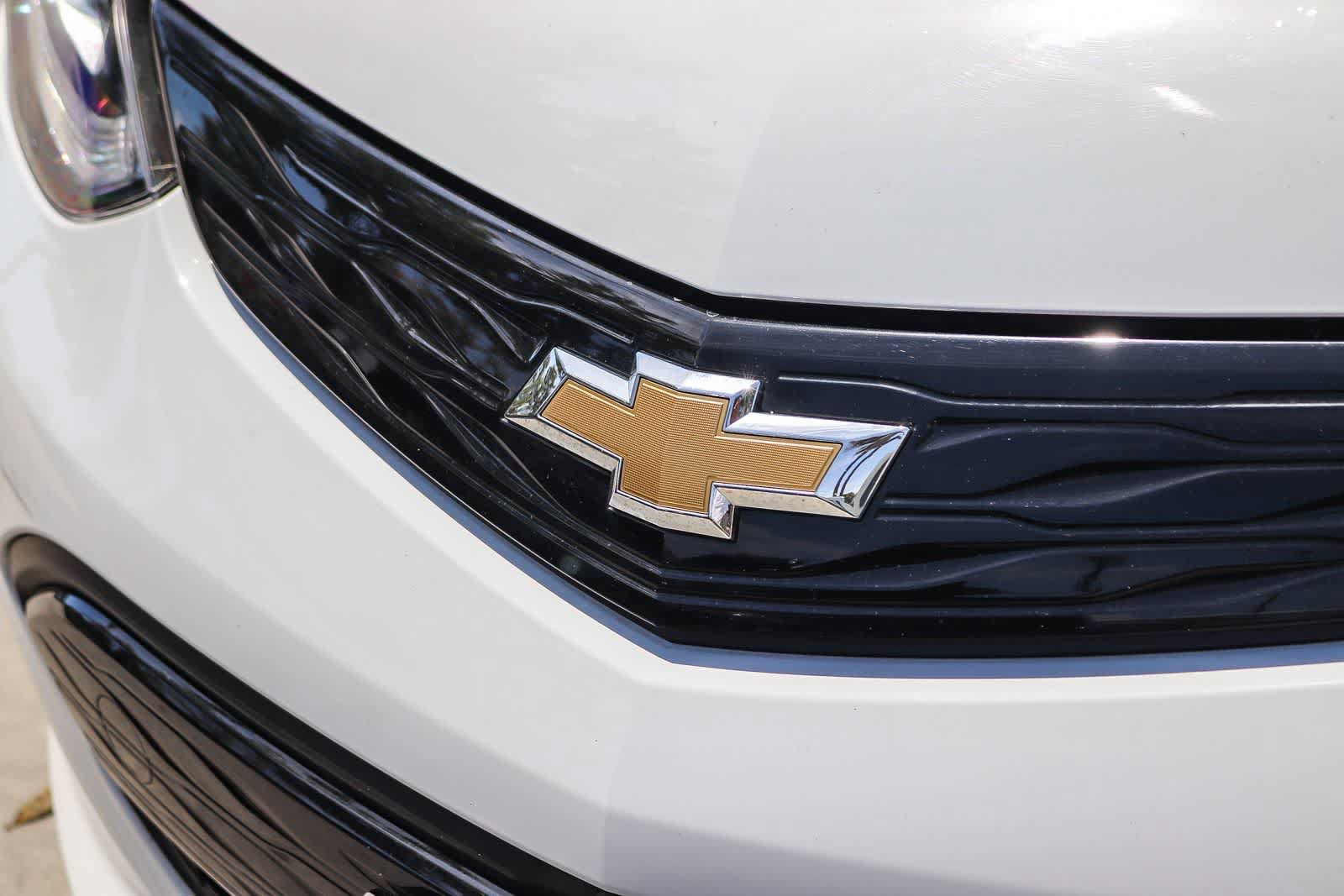 Used 2020 Chevrolet Bolt Premier w/ Infotainment Package FWD image 11