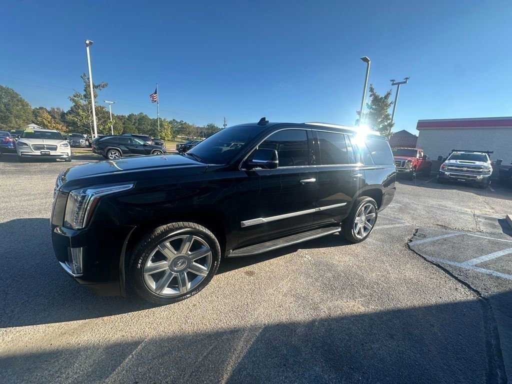 Used 2020 Cadillac Escalade Luxury image 3