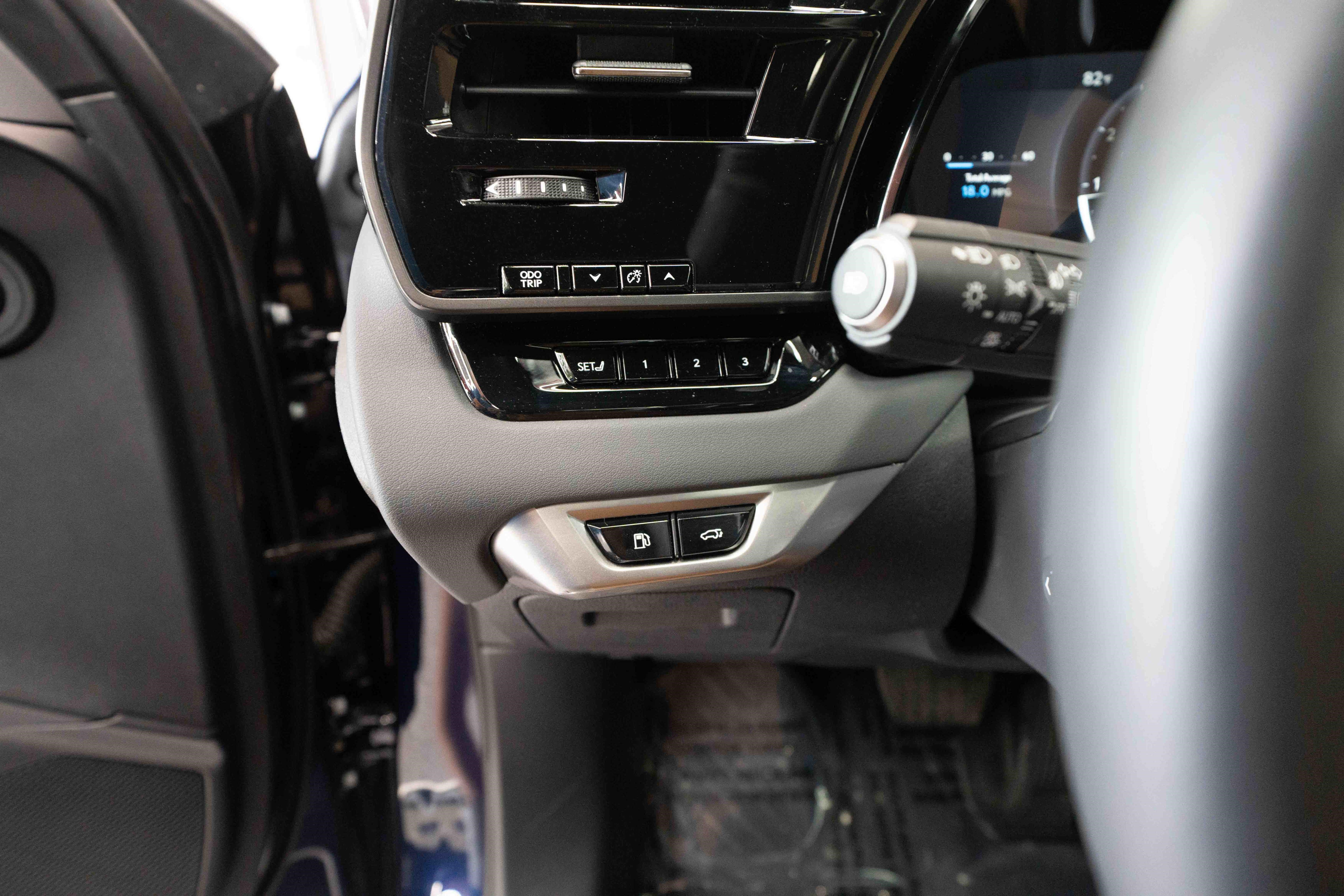 Used 2026 Lexus RX 350 Premium w/ Accessory Package (2T) AWD/4WD image 9