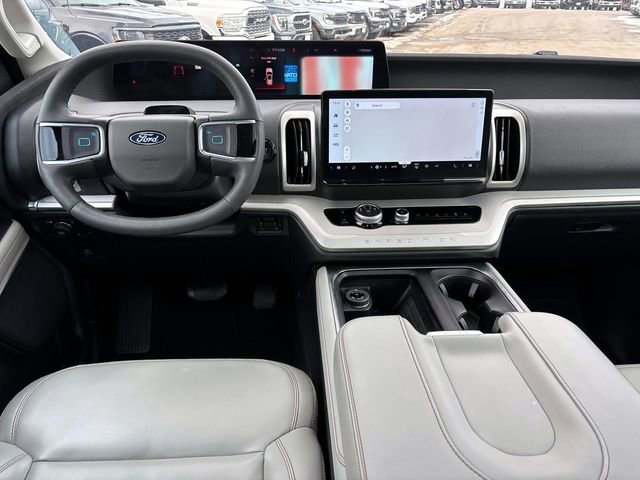 Used 2025 Ford Expedition Active image 13