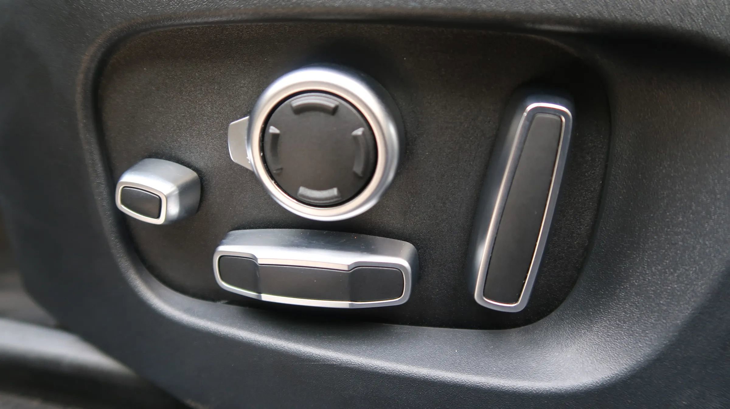 Used 2018 Land Rover Range Rover Velar image 29