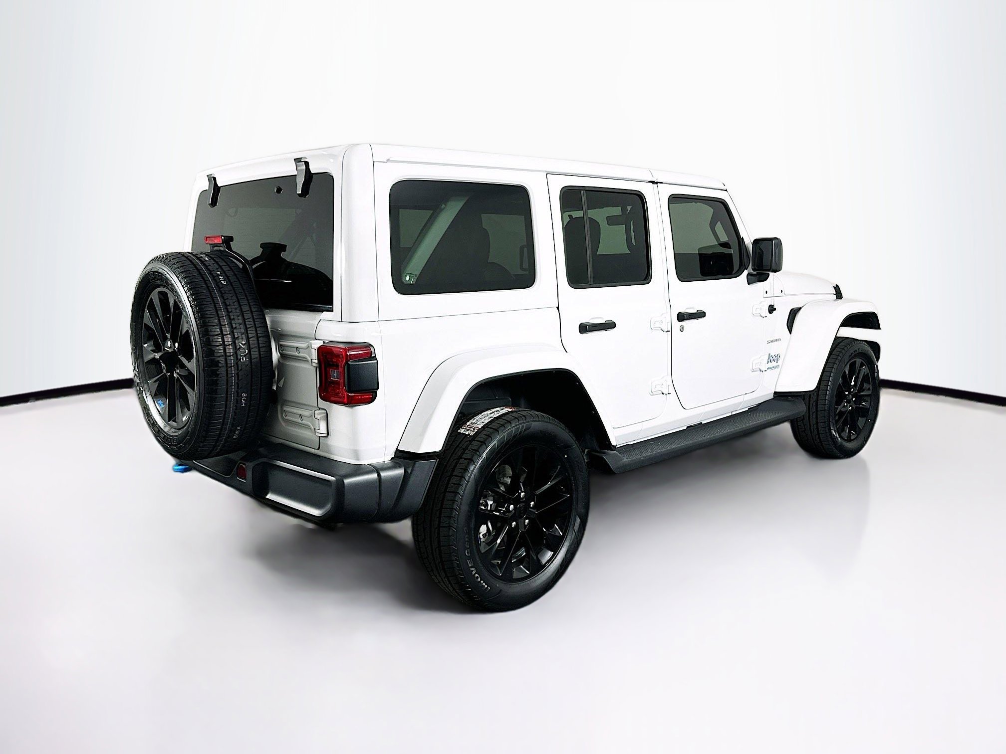 Used 2022 Jeep Wrangler Sahara w/ Cold Weather Group image 9