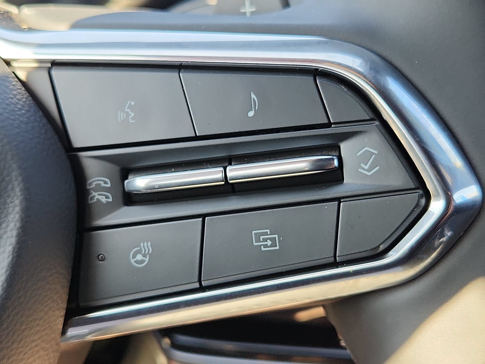 New 2027 Chevrolet Equinox LT w/ Safety and Technology Package FWD image 14