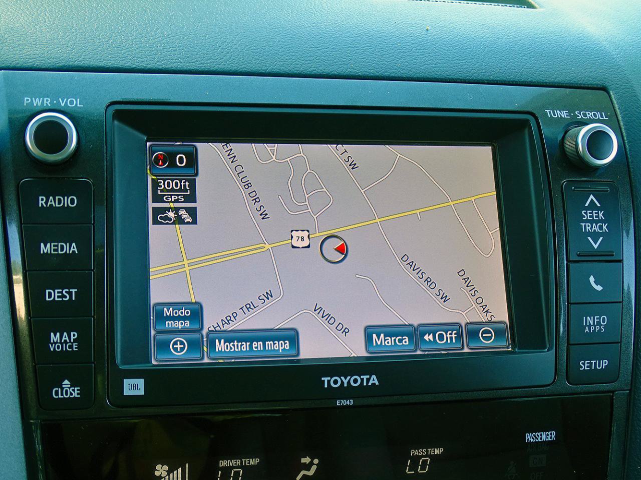 Used 2013 Toyota Sequoia Platinum RWD image 29