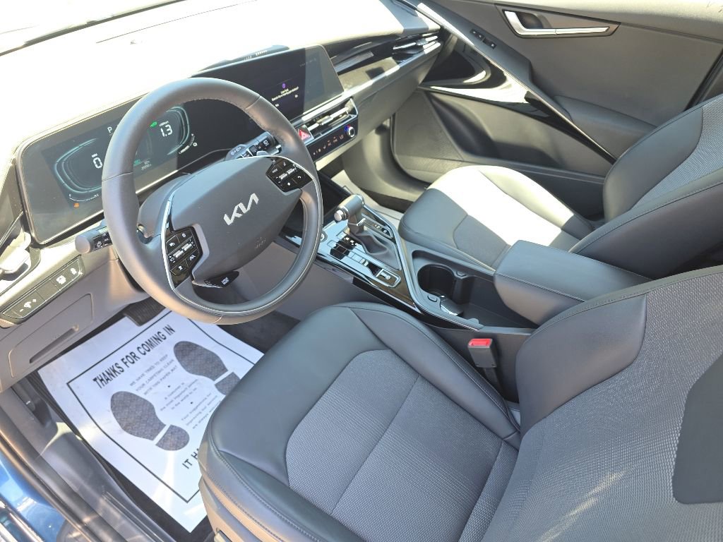 Used 2025 Kia Niro EX FWD image 11