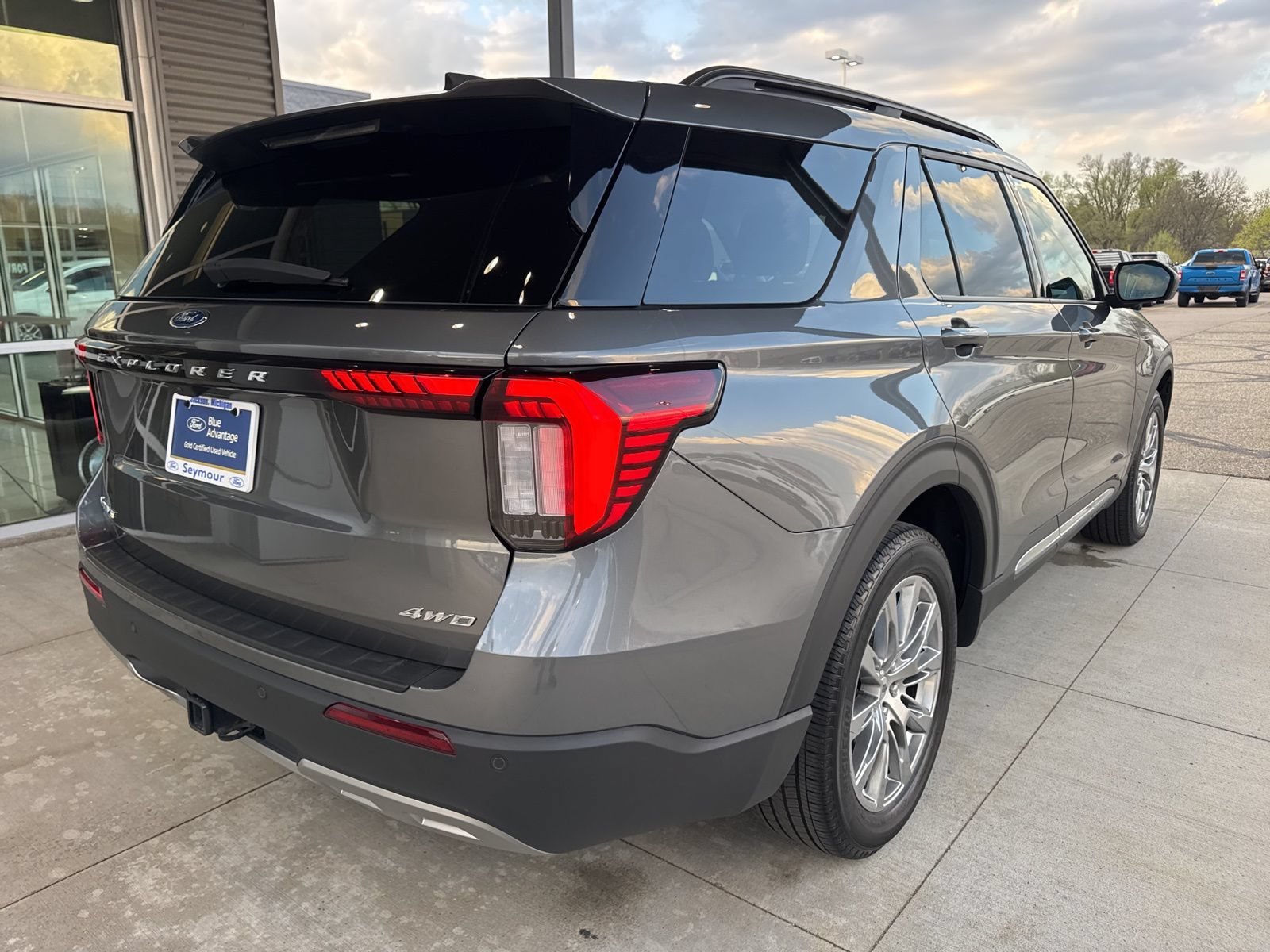 Certified 2025 Ford Explorer Active w/ Active Comfort Package AWD/4WD image 8