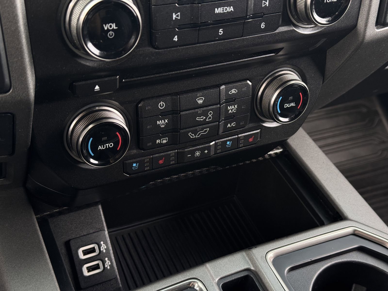 Used 2018 Ford F150 Raptor w/ Equipment Group 802A Luxury image 21