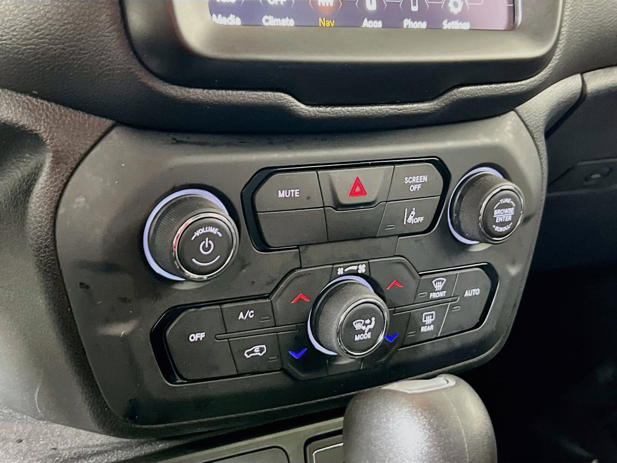 Used 2023 Jeep Renegade Latitude AWD/4WD image 16