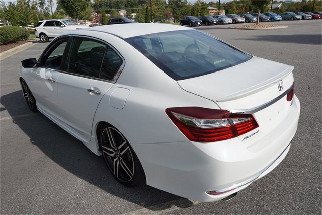 Used 2017 Honda Accord Sport Special Edition image 4