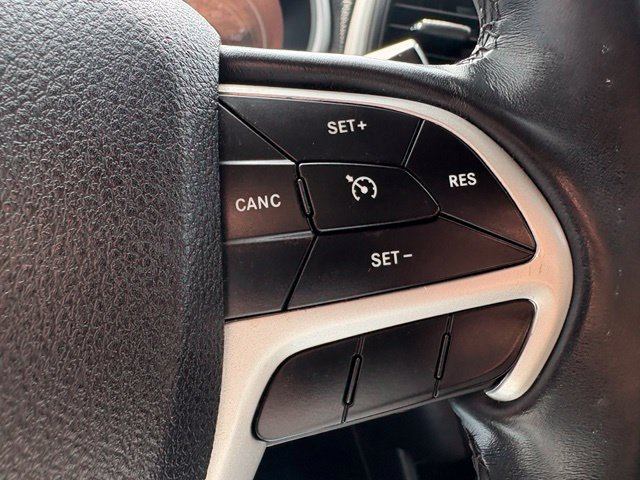 Used 2018 Jeep Cherokee Trailhawk w/ Cold Weather Group AWD/4WD image 24