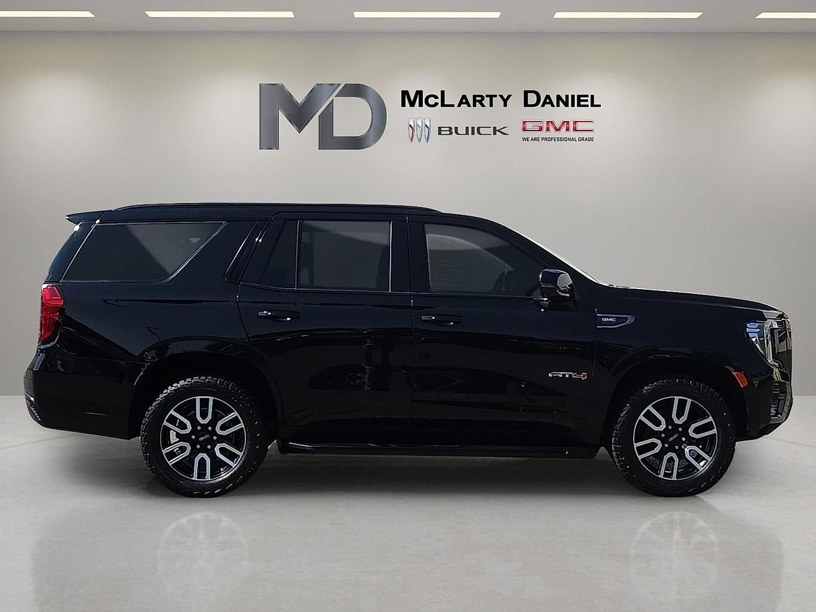 Certified 2024 GMC Yukon AT4 w/ Technology Package AWD/4WD image 15