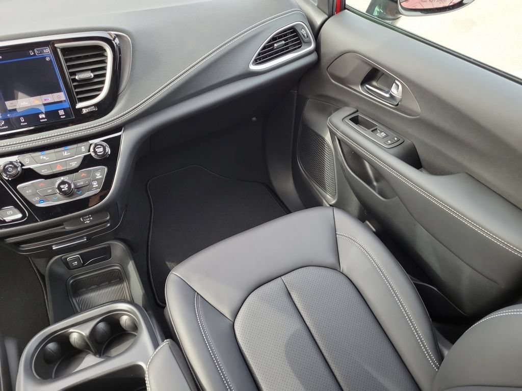 New 2026 Chrysler Pacifica Select FWD image 17
