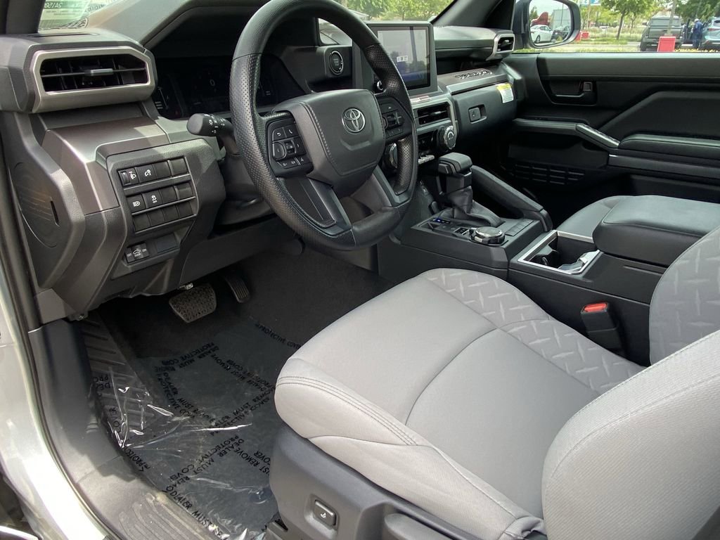 Certified 2025 Toyota Tacoma SR5 AWD/4WD image 10
