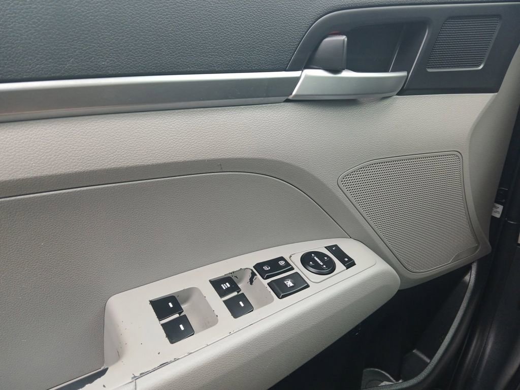 Used 2019 Hyundai Elantra SE FWD image 8