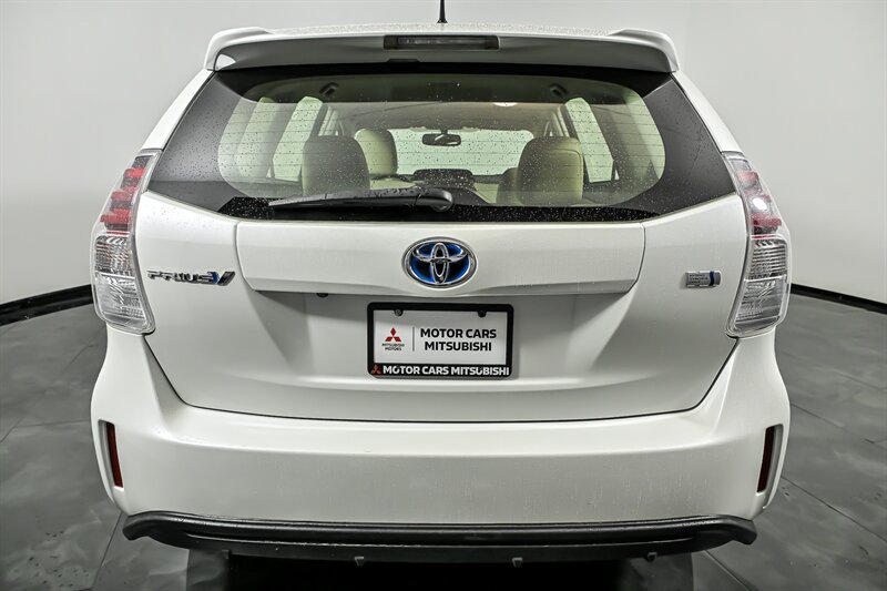Used 2017 Toyota Prius V Four FWD image 8