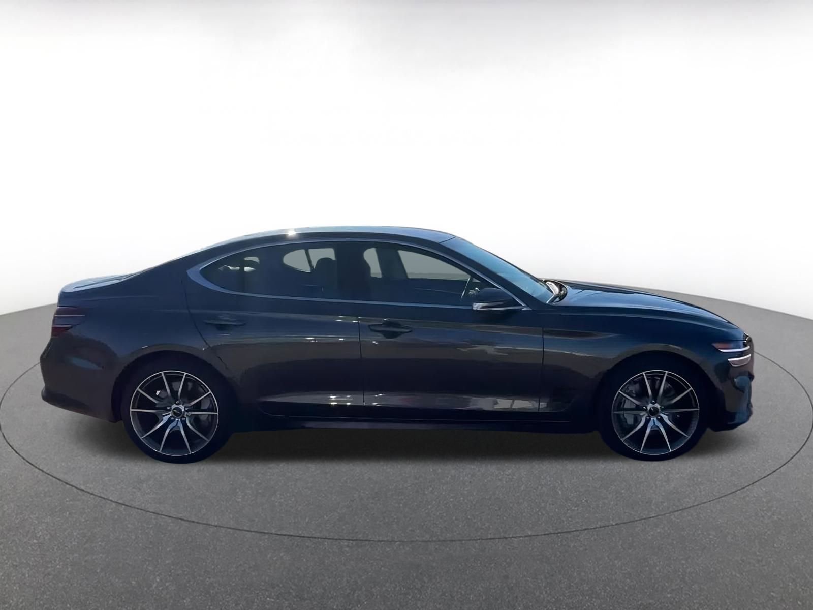 Used 2025 Genesis G70 2.5T image 16