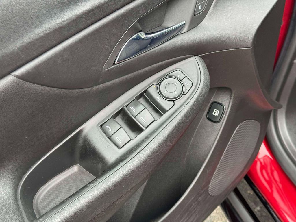 Used 2018 Chevrolet Volt LT FWD image 19