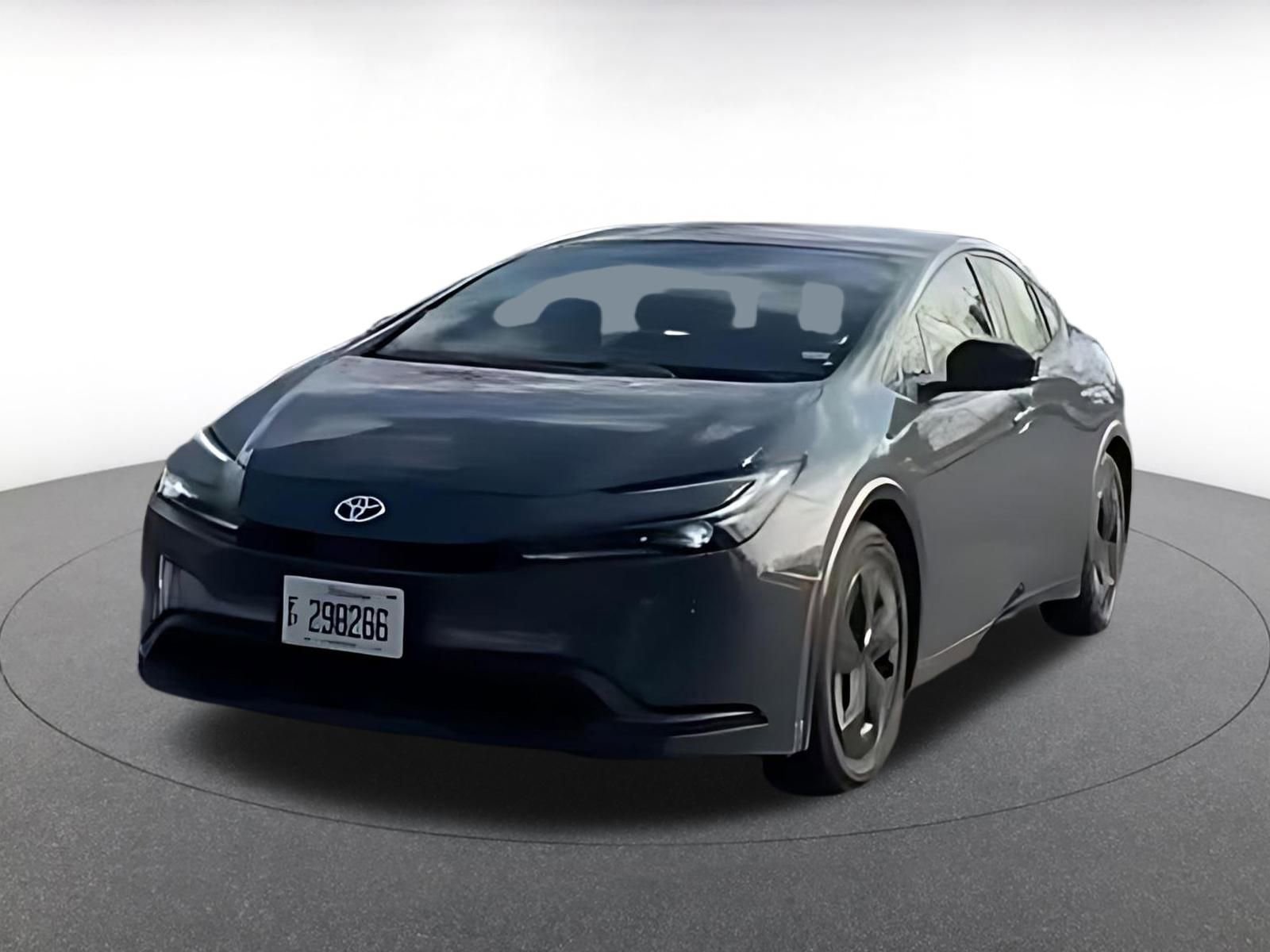 Used 2025 Toyota Prius LE image 3