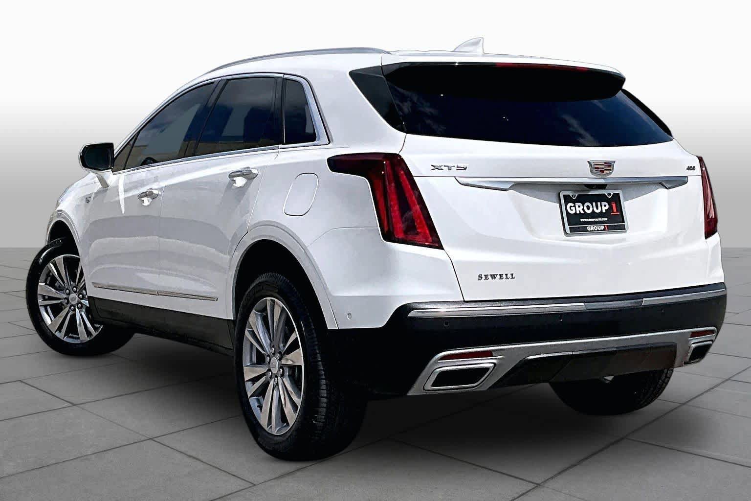 Used 2023 Cadillac XT5 Premium Luxury w/ Technology Package FWD image 12