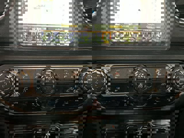 Used 2022 Jeep Wrangler Unlimited Sahara image 18