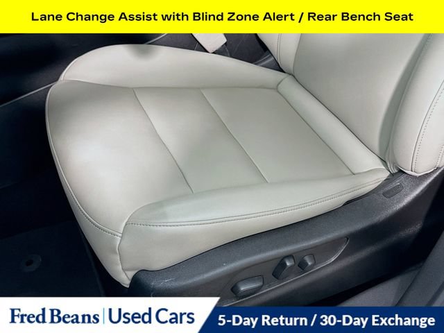 Used 2023 Cadillac XT4 Luxury w/ Cold Weather Package FWD image 14