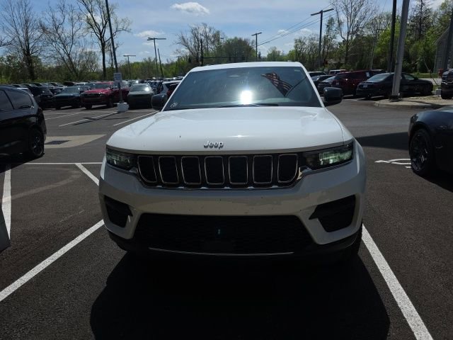 Used 2025 Jeep Grand Cherokee Laredo w/ Luxury Tech Group I image 2