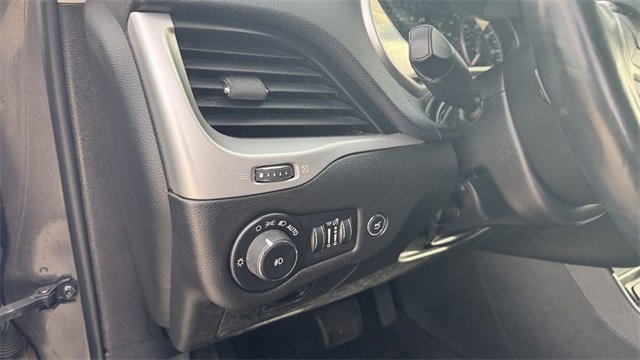 Used 2014 Jeep Cherokee Latitude w/ Comfort/Convenience Group image 19