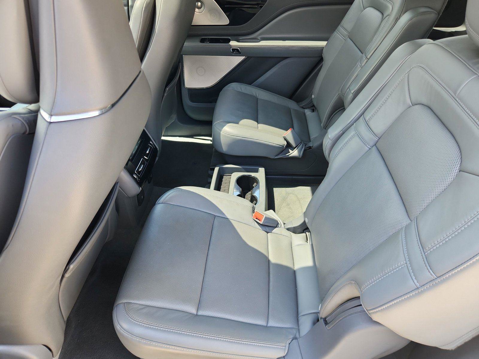 Used 2020 Lincoln Aviator Reserve w/ Equipment Group 202A AWD/4WD image 12