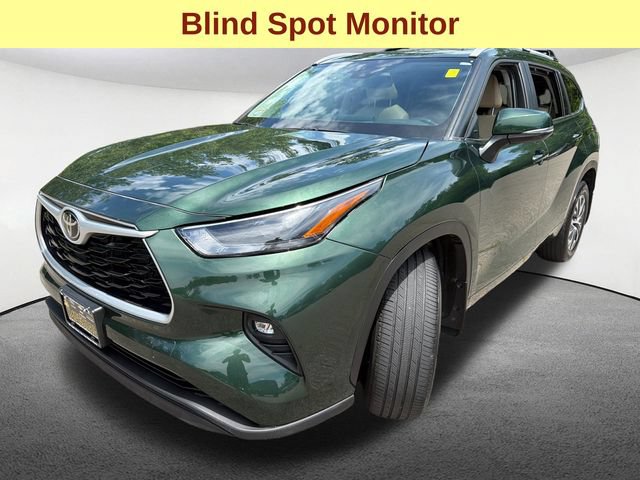 Used 2023 Toyota Highlander XLE AWD/4WD image 5