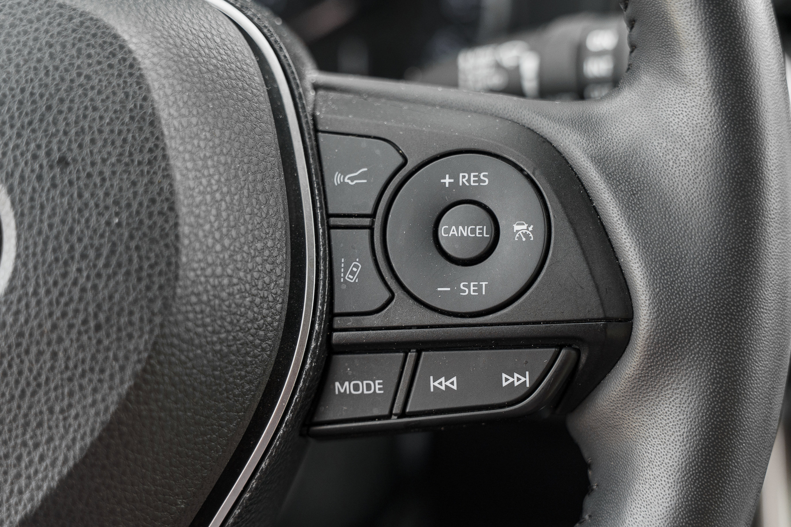 Used 2020 Toyota RAV4 XLE Premium AWD/4WD image 16