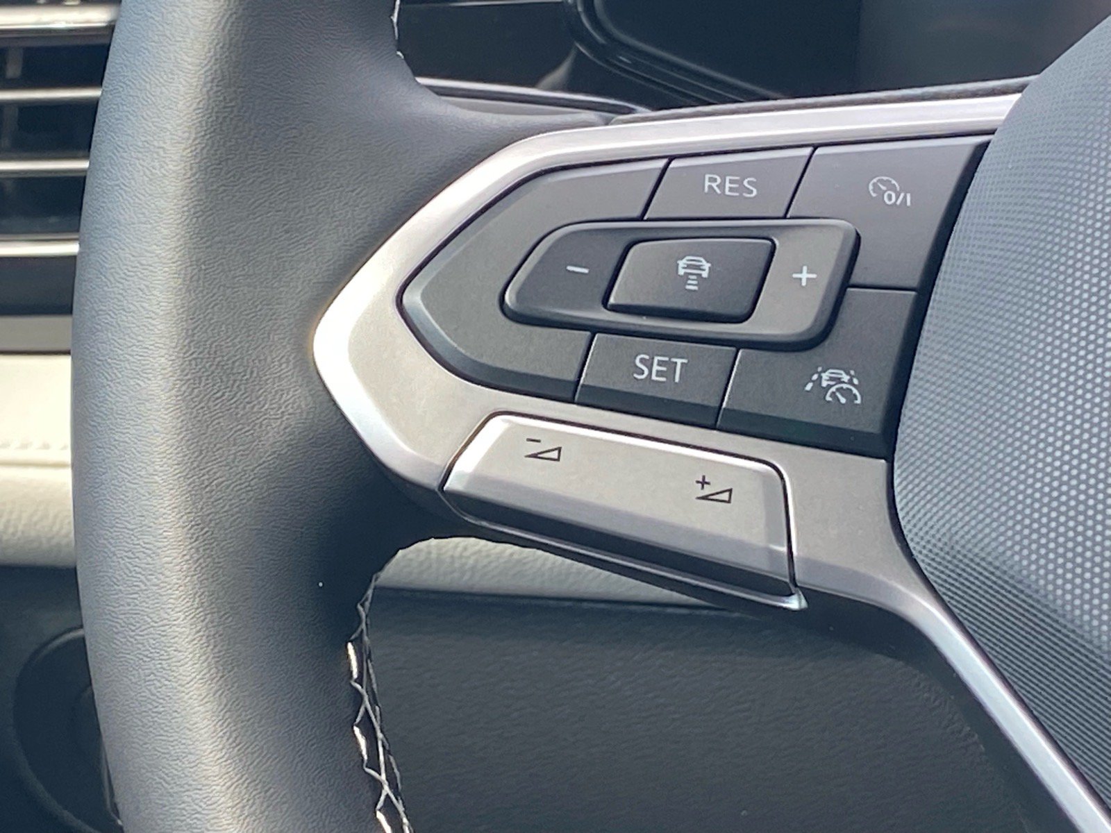 Certified 2025 Volkswagen Taos S AWD/4WD image 4