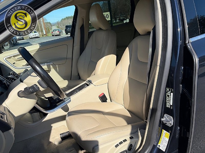 Used 2016 Volvo XC60 T5 Premier w/ Proximity Package AWD/4WD image 12