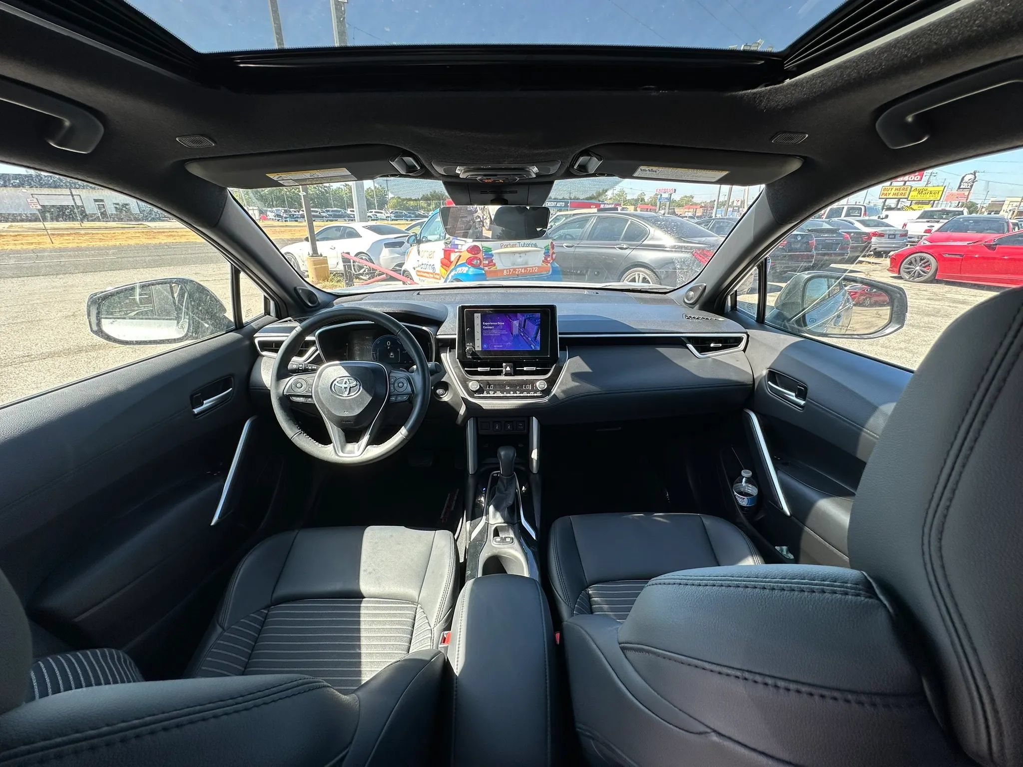 Used 2025 Toyota Corolla Cross AWD Hybrid w/ Convenience Package image 2