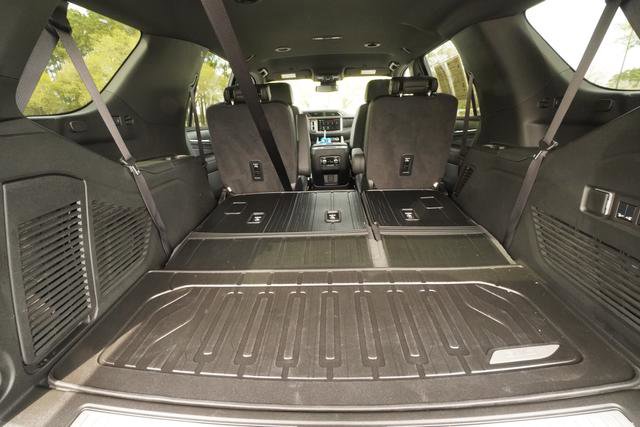 Used 2024 GMC Yukon Denali w/ LPO, Floor Liner Package AWD/4WD image 32