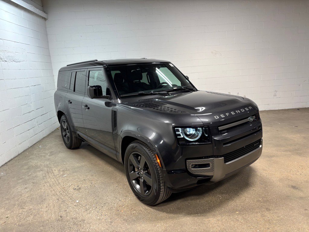 Used 2023 Land Rover Defender 130 X-Dynamic SE image 4