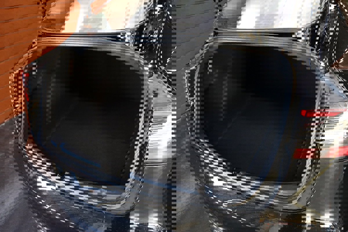 Used 2023 Tesla Model 3 Standard Range image 12