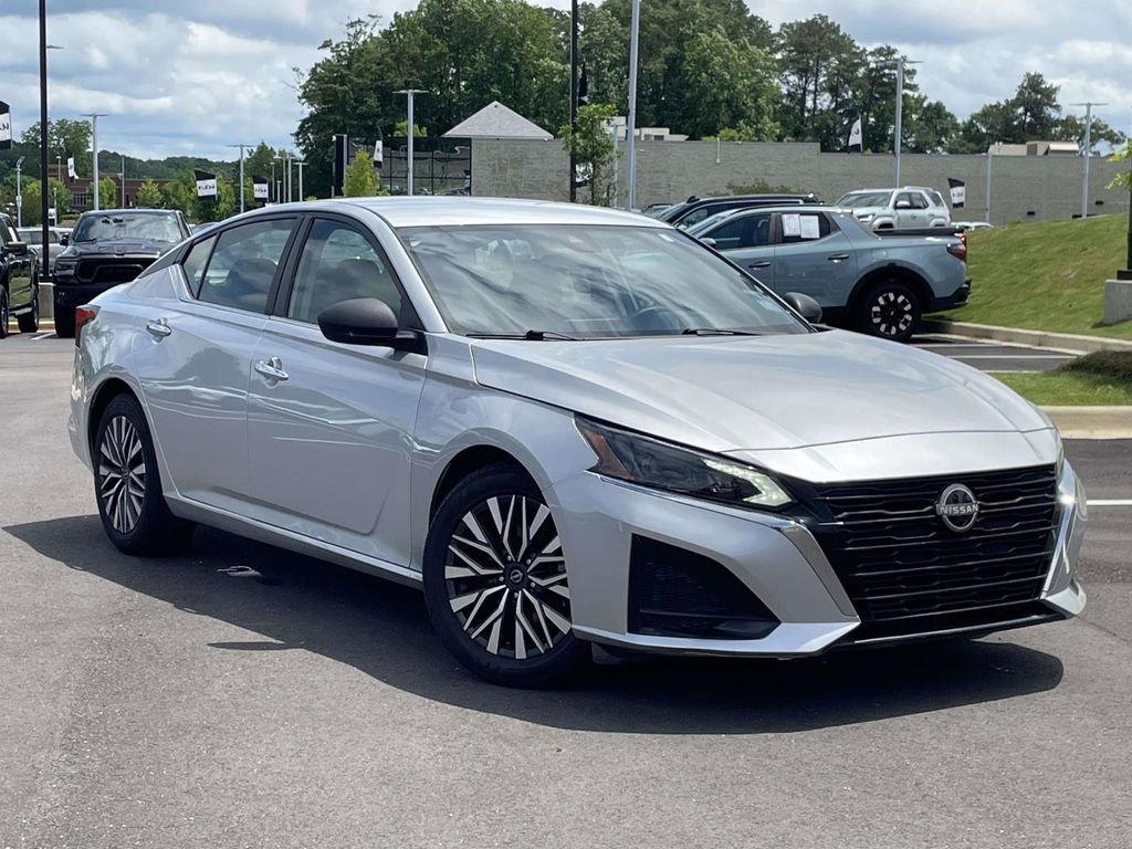 Used 2024 Nissan Altima 2.5 SV