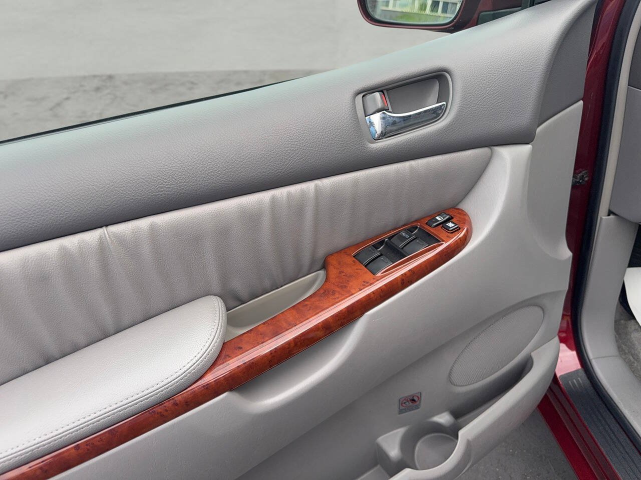 Used 2004 Toyota Sienna XLE w/ XLE Pkg 19 FWD image 13