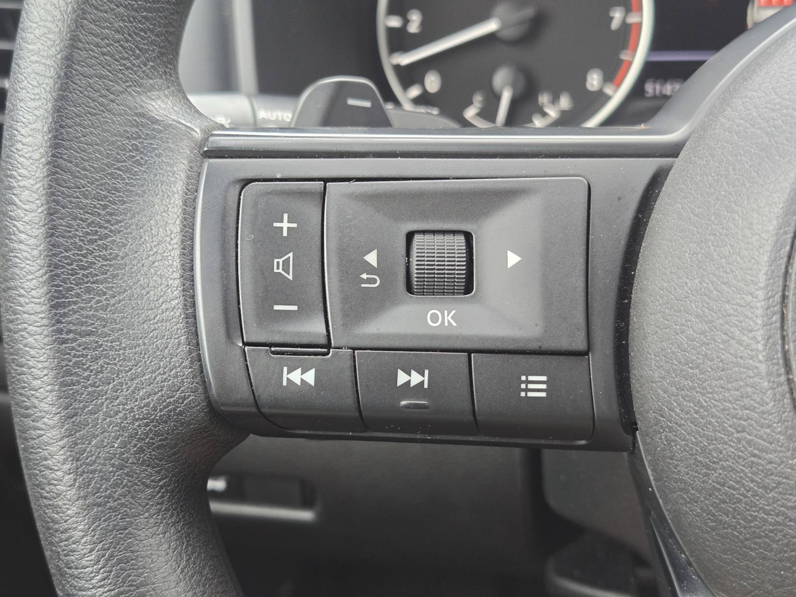 Used 2024 Nissan Rogue SV FWD image 23